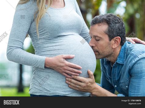 abdomen kiss